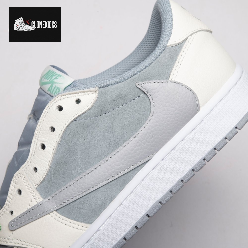 Travis Scott x Air Jordan 1 Low Men's - Image 4