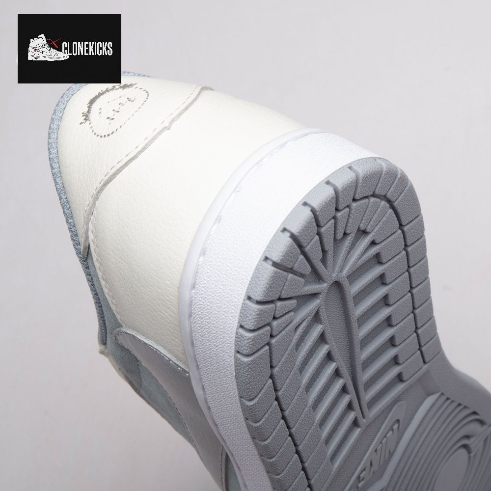 Travis Scott x Air Jordan 1 Low Men's - Image 5