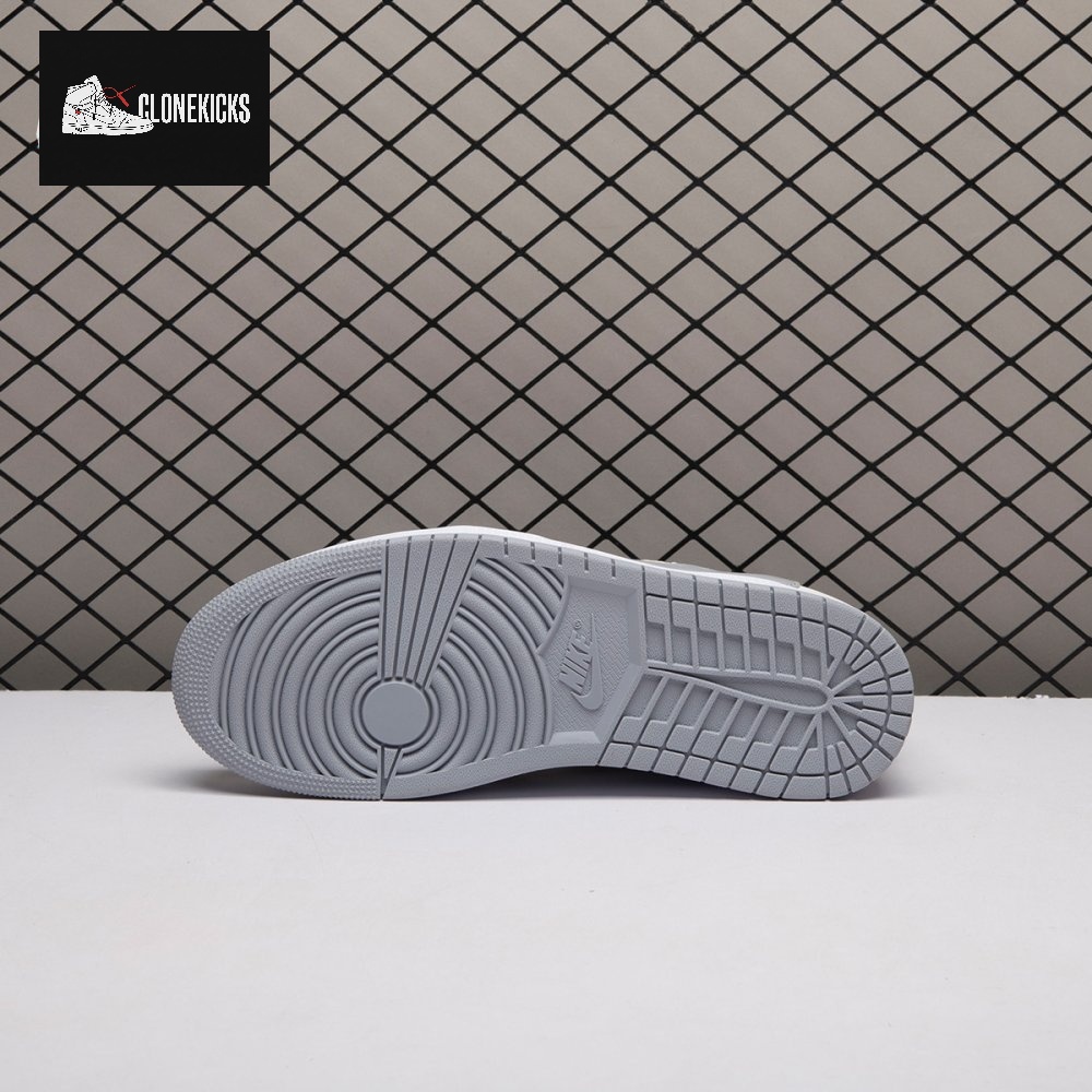 Travis Scott x Air Jordan 1 Low Men's - Image 11